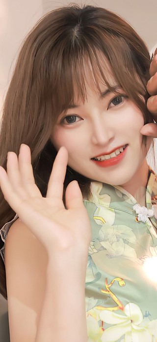 爱笑的旗袍美女