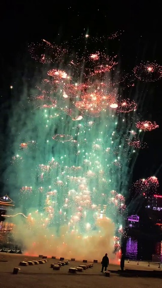 2025向烟花许个愿