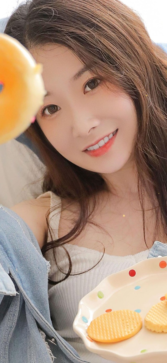 甜甜圈美女