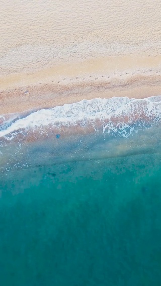 俯瞰唯美海浪海滩