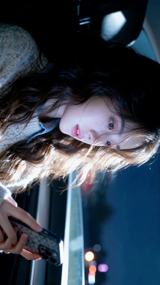 夜色车内氛围感美女