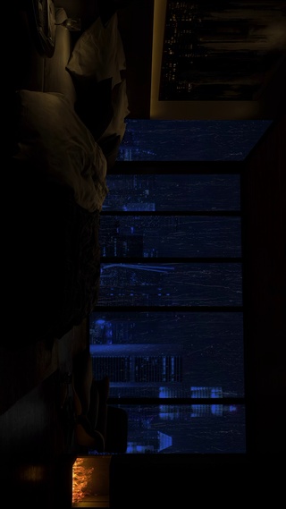 城市雷雨夜卧室