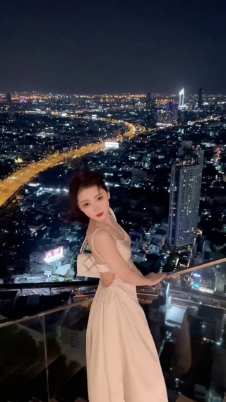 夜色下的美女
