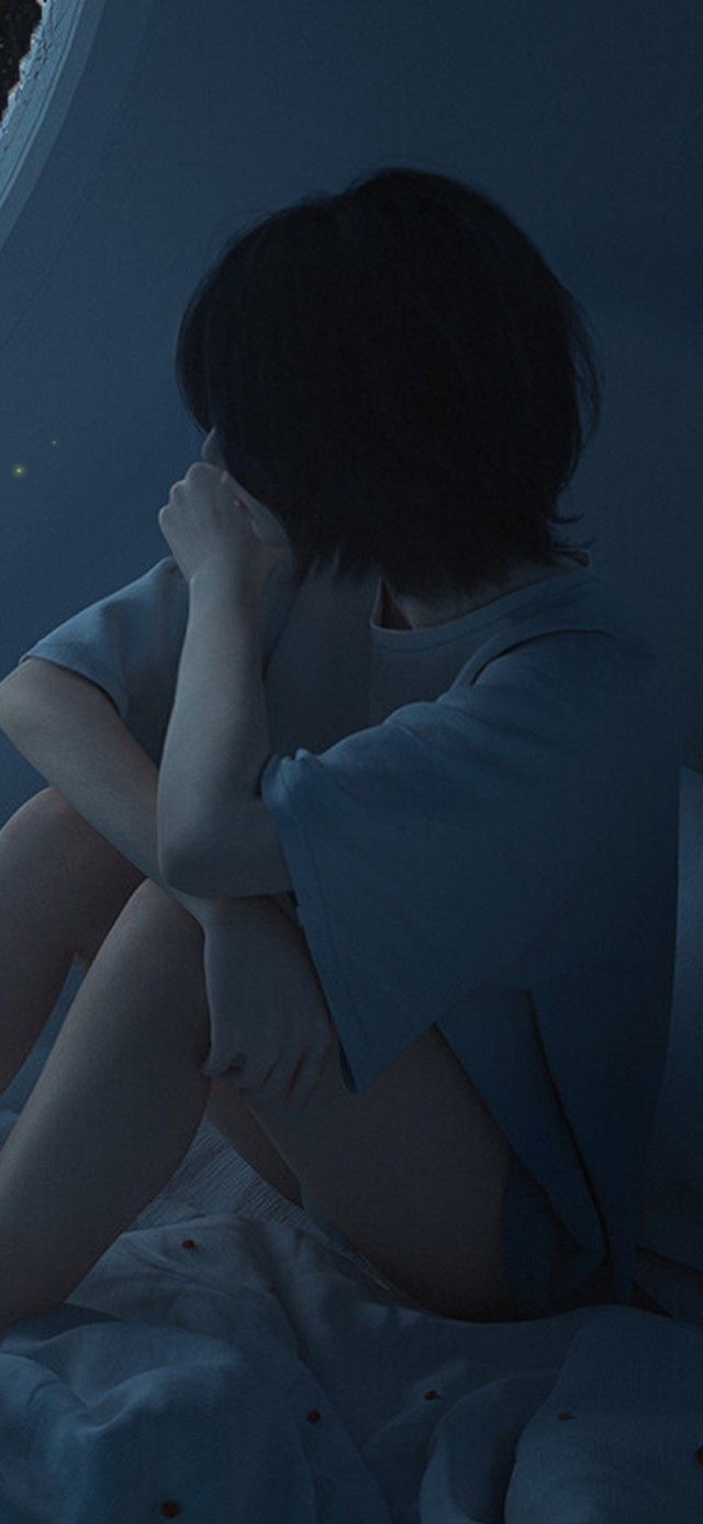 雨夜失眠的少女