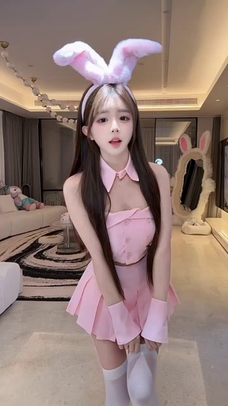 粉色美眉