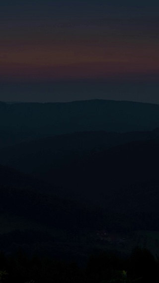 4K 高清 丘陵多雾的夏日早晨