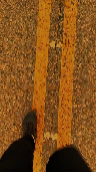 晚霞下的道路