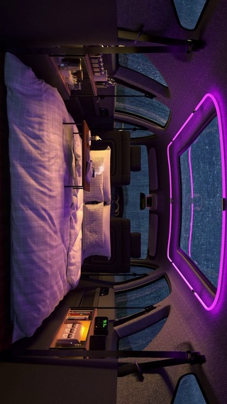 舒适车中雨夜氛围