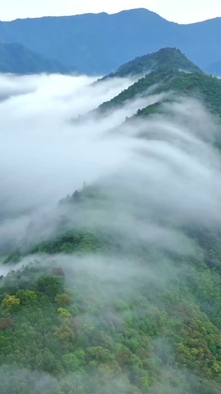 航拍唯美高山云雾