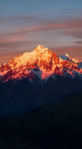 雪峰日照金山