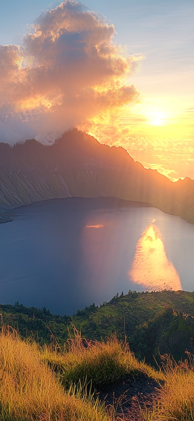 日出火山口湖泊