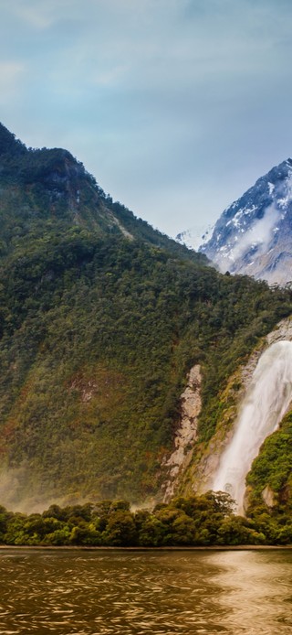 山间瀑布风景