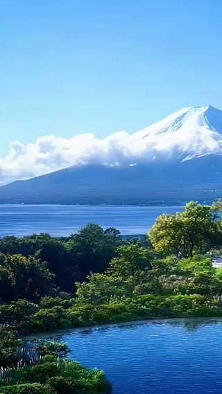 护眼蓝天白云树木河流