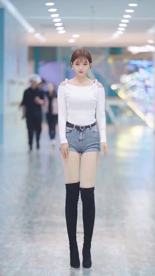美女热舞
