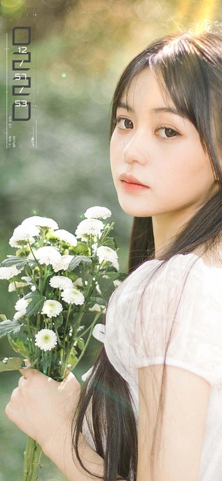 手捧鲜花美少女【超高清】