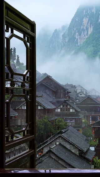 山边村庄小雨淅淅