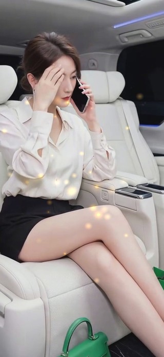 香雾云鬟湿，清辉玉臂寒
