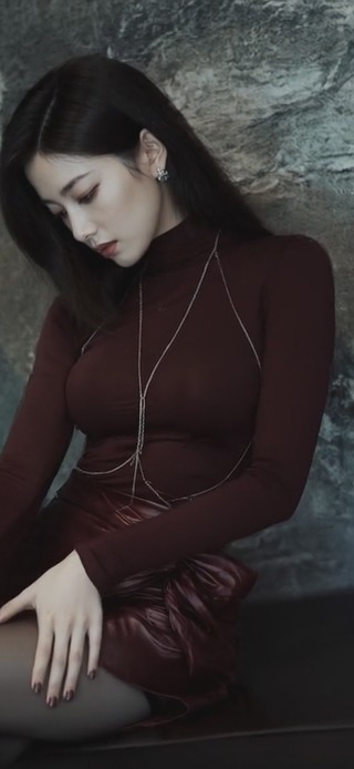 香雾云鬟湿，清辉玉臂寒