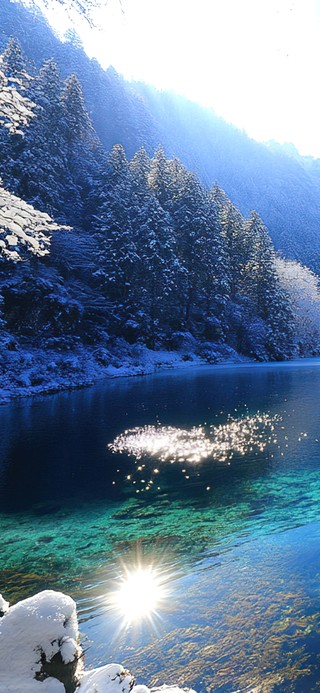 雪景溪流