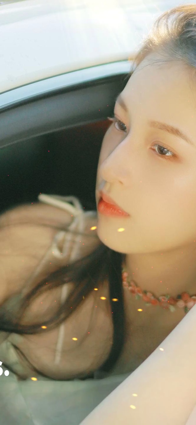 高清车窗边的女孩