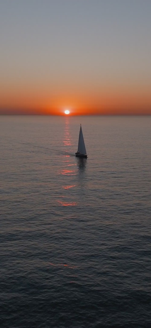 4K海上落日帆船