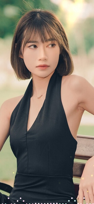 清纯性感黑裙美女