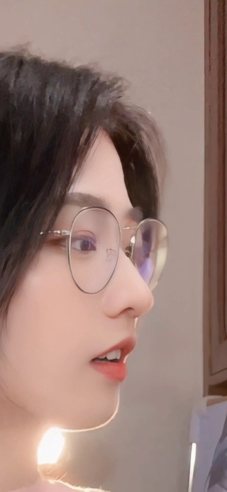 可爱萌妹眼镜女孩