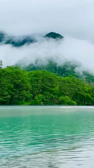 护眼高山云雾河流