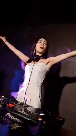 美女