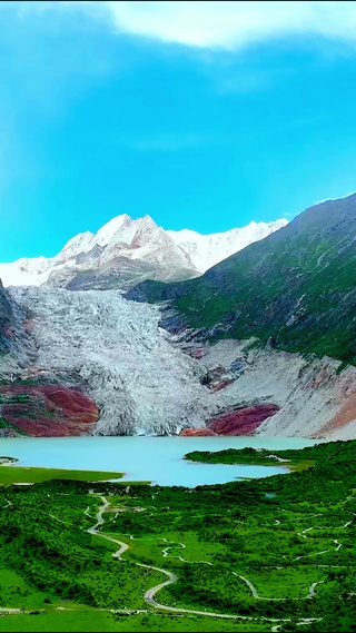 雪山之巅温暖的春天