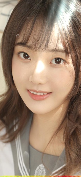 爱笑的JK制服女孩