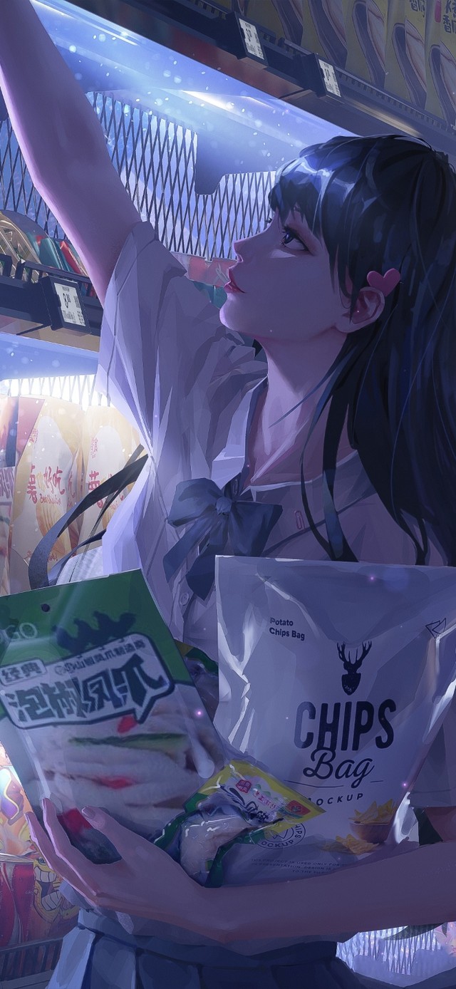 逛超市的女孩