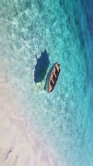 浅海小舟