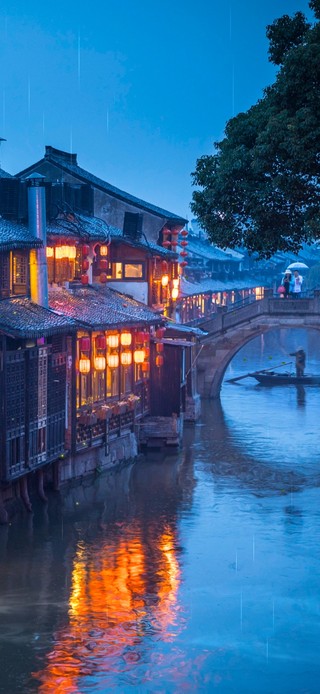 唯美江南水乡夜晚雨天小镇