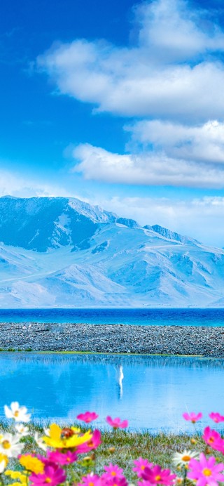 雪山湖泊