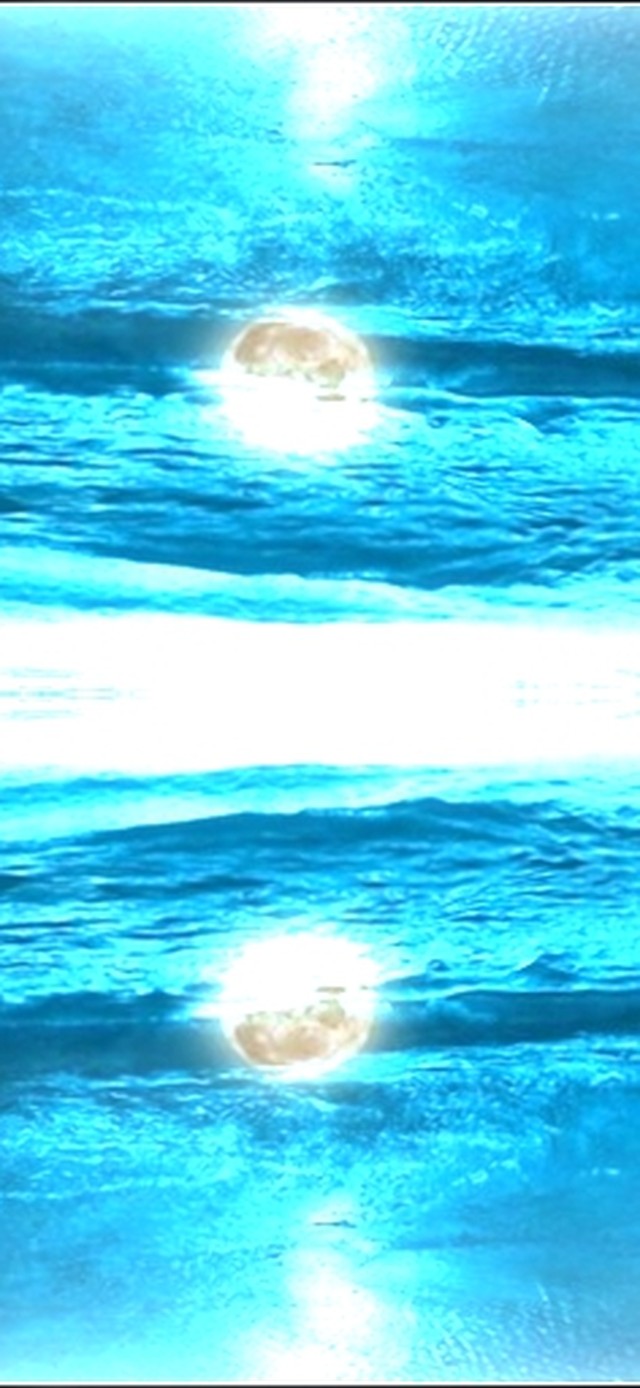 海中月