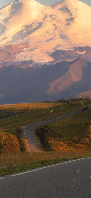 唯美夕阳山区公路