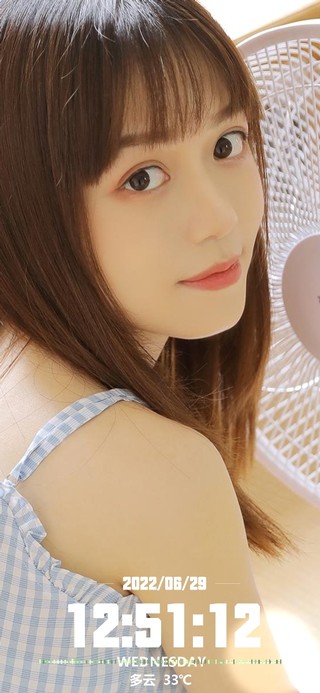居家清纯可爱美女
