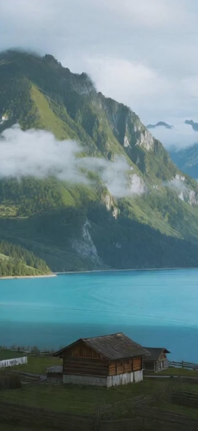 蓝色湖景