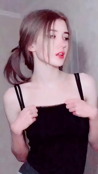 黑衣美女