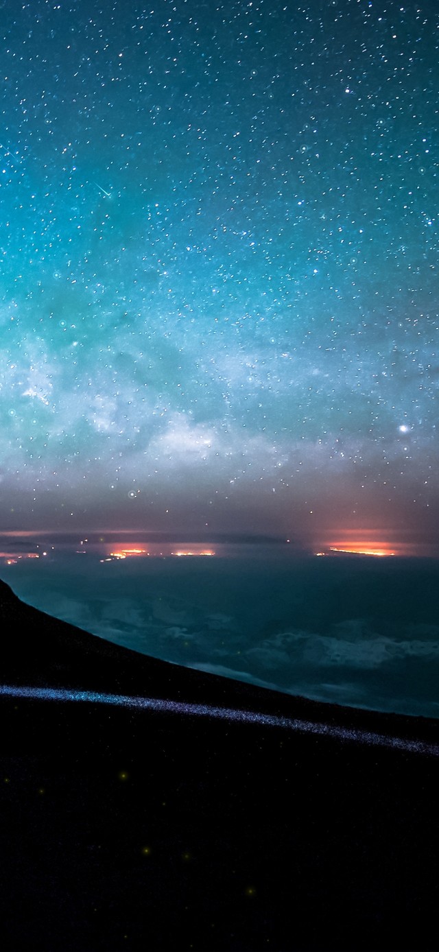 夜晚道路上的星空