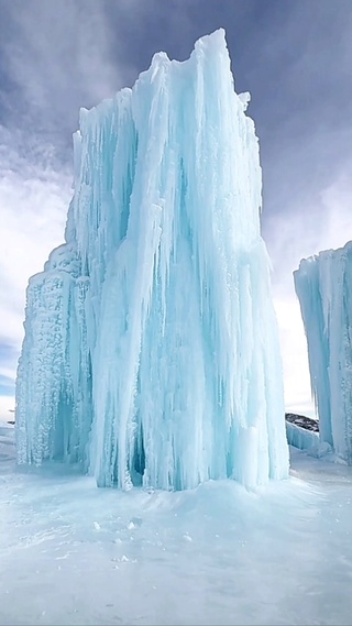 赛里木湖冰柱