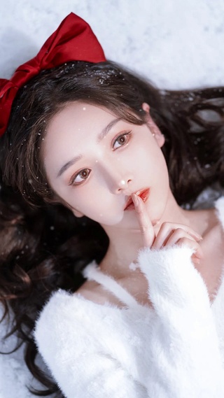 雪地里的女孩