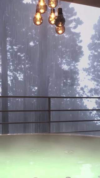 雨天舒适的温暖浴缸
