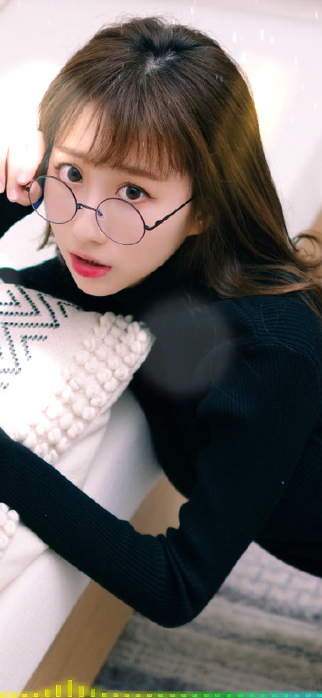 戴眼镜的女朋友