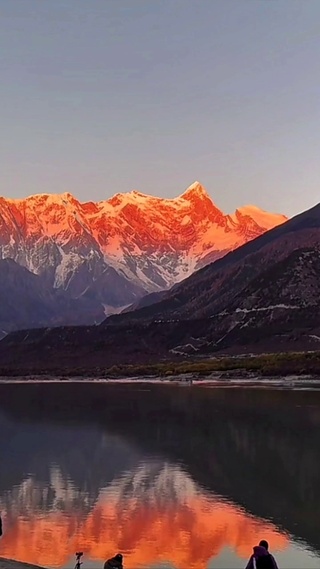 好美的日照金山