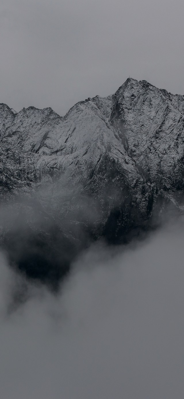 巍然山峰