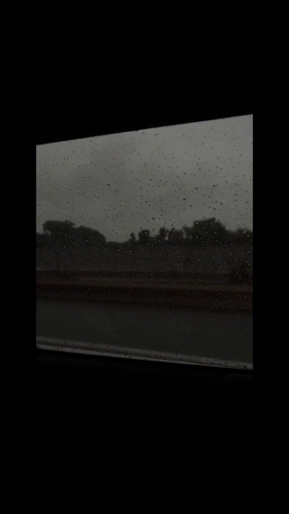 雨中车窗