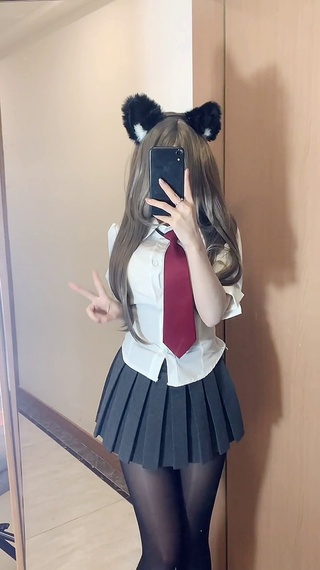 黑丝猫耳jk小姐姐给你扭