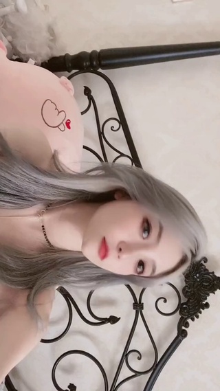动人的口红
